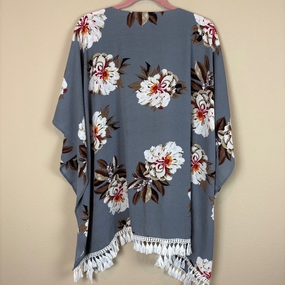Umgee Gray Floral Kimono w/ Fringe Tassels w/ Open Front & Short Dolman Sleeves - Picture 5 of 7